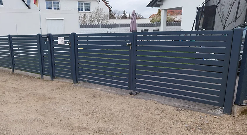 Ausgewählte Aluminiumzäune mit horizontalen Lamellen in Ostdeutschland